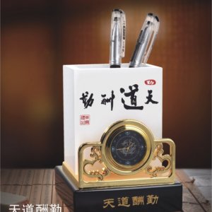 水晶筆筒